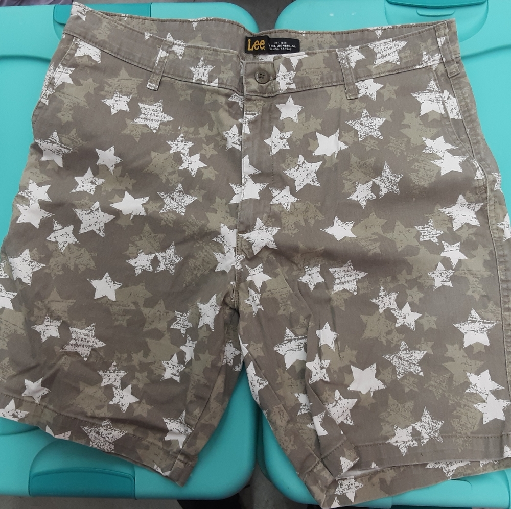 Lee Men's Beige Star Print Camouflage Shorts Size 38